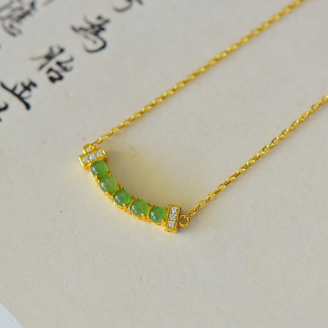 An Exquisite Sterling Silver-Gold Plated Inlaid Jasper Pendant,Inlaid Diamond: An Exquisite Sterling Silver-Gold Plated Inlaid Jasper Pendant,Inlaid Diamond,Size:3mmx3mm 纯银镀金镶碧玉吊坠,嵌钻石