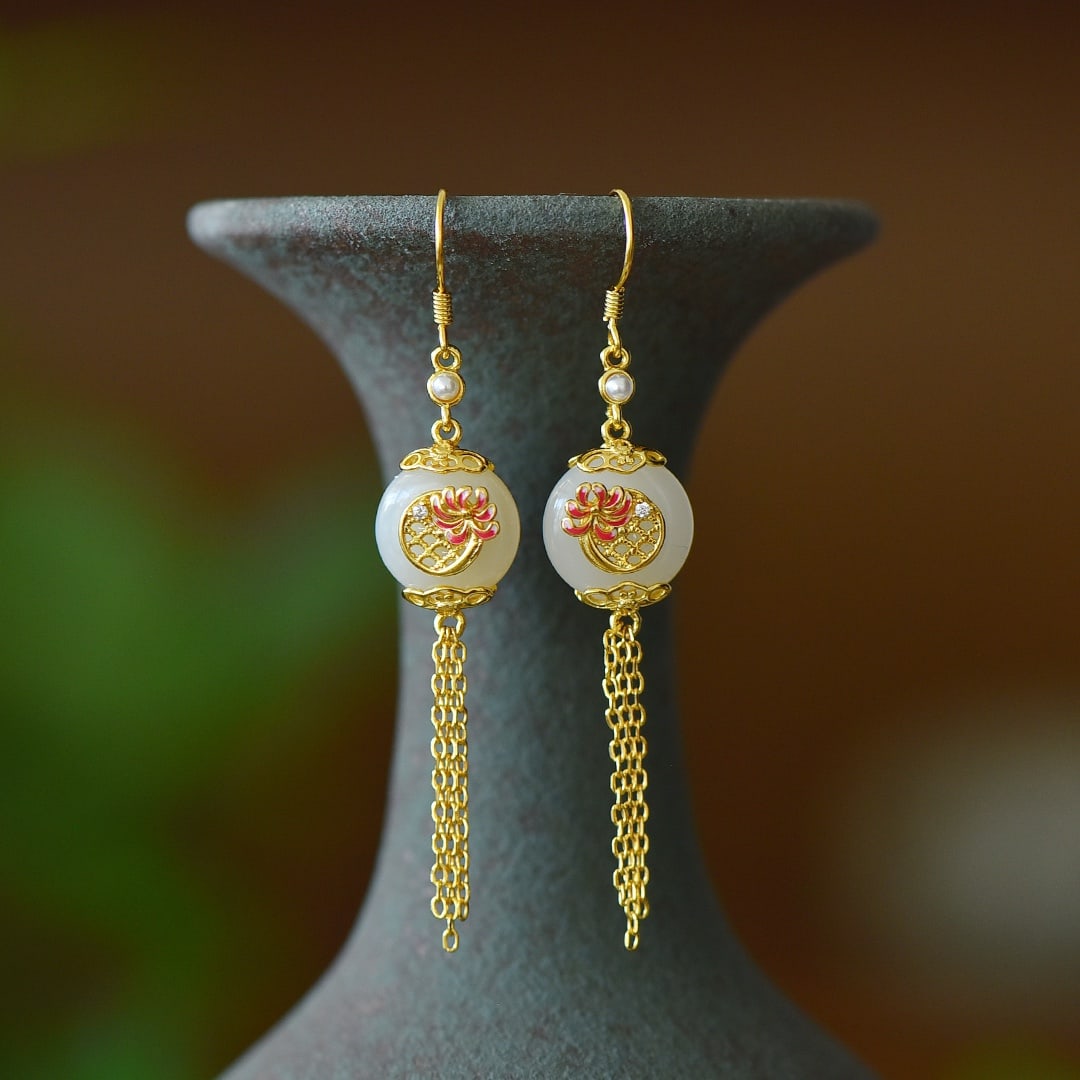 A Pair of Exquisite Sterling Silver-Gold Plated Inlaid White Jade Enamel Earrings: A Pair of Exquisite Sterling Silver-Gold Plated Inlaid White Jade Enamel Earrings,Size:13mmx13mm 一对纯银镀金镶白玉珐琅耳环