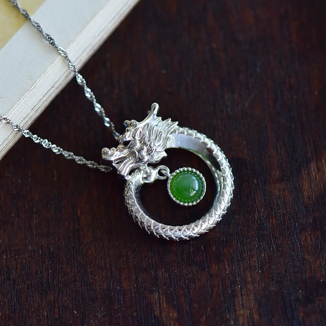 An Exquisite Sterling Silver Inlaid Jasper Pendant: An Exquisite Sterling Silver Inlaid Jasper Pendant,Size:6mmx6mm 纯银镶碧玉吊坠