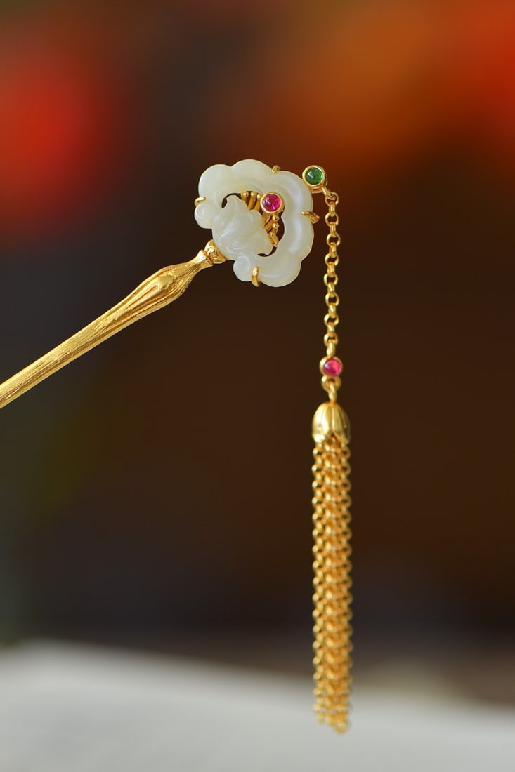 An Exquisite Sterling Silver-Gold Plated Inlaid White Jade Hairpin: An Exquisite Sterling Silver-Gold Plated Inlaid White Jade Hairpin,Size:14mmx18mm 纯银镀金镶白玉发簪