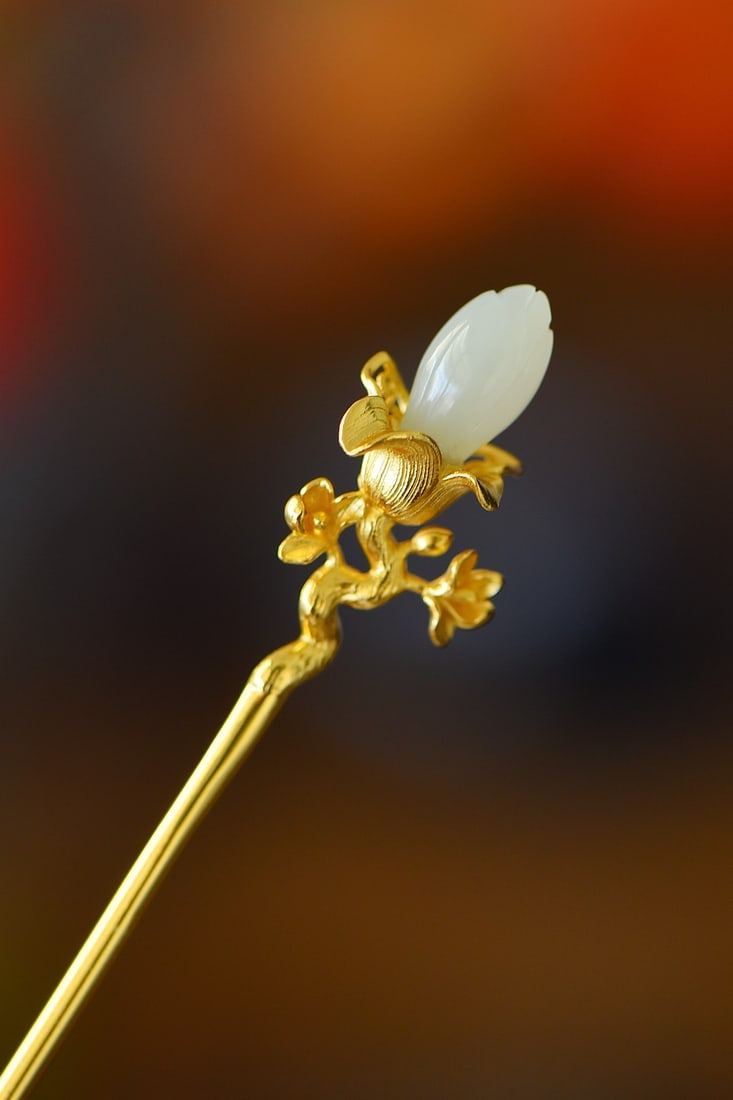 An Exquisite Sterling Silver-Gold Plated Inlaid White Jade Hairpin: An Exquisite Sterling Silver-Gold Plated Inlaid White Jade Hairpin,Size:8mmx19mm 纯银镀金镶白玉发簪