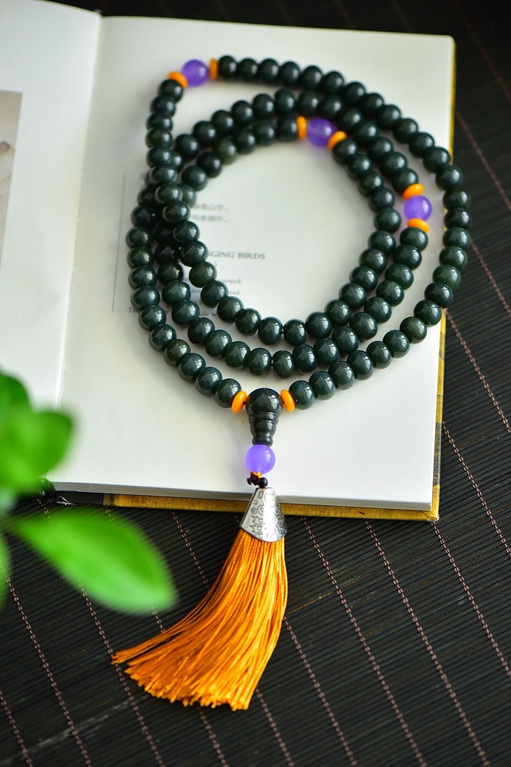 An Exquisite Sapphire Necklace: An Exquisite Sapphire Necklace,Size:8mmx10mm 青玉项链