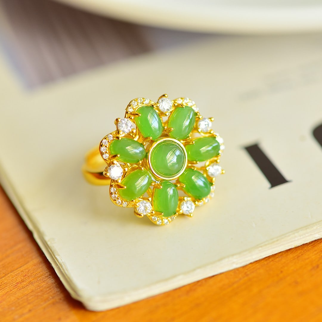 An Exquisite Sterling Silver-Gold Plated Inlaid Jasper Ring,Inlaid Diamonds: An Exquisite Sterling Silver-Gold Plated Inlaid Jasper Ring,Inlaid Diamonds,Size:6mmx6mm 纯银镀金镶碧玉戒指,嵌钻石