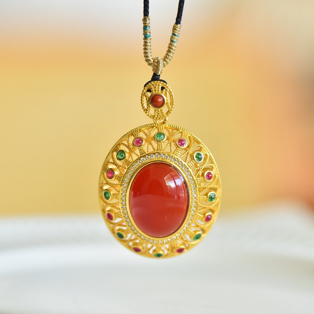 An Exquisite Sterling Silver-Gold Plated Inlaid Agate Pendant,Inlaid Diamond: An Exquisite Sterling Silver-Gold Plated Inlaid Agate Pendant,Inlaid Diamond,Size:15mmx20mm 纯银镀金镶玛瑙吊坠,嵌钻石
