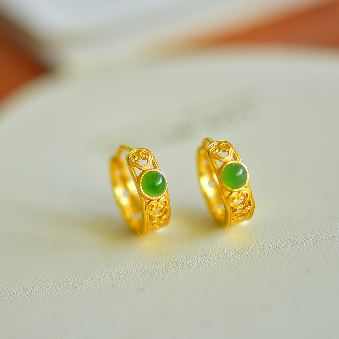 A Pair of Exquisite Sterling Silver-Gold Plated Inlaid Jasper Earrings: A Pair of Exquisite Sterling Silver-Gold Plated Inlaid Jasper Earrings,Size:4mmx4mm 一对纯银镀金镶碧玉耳环