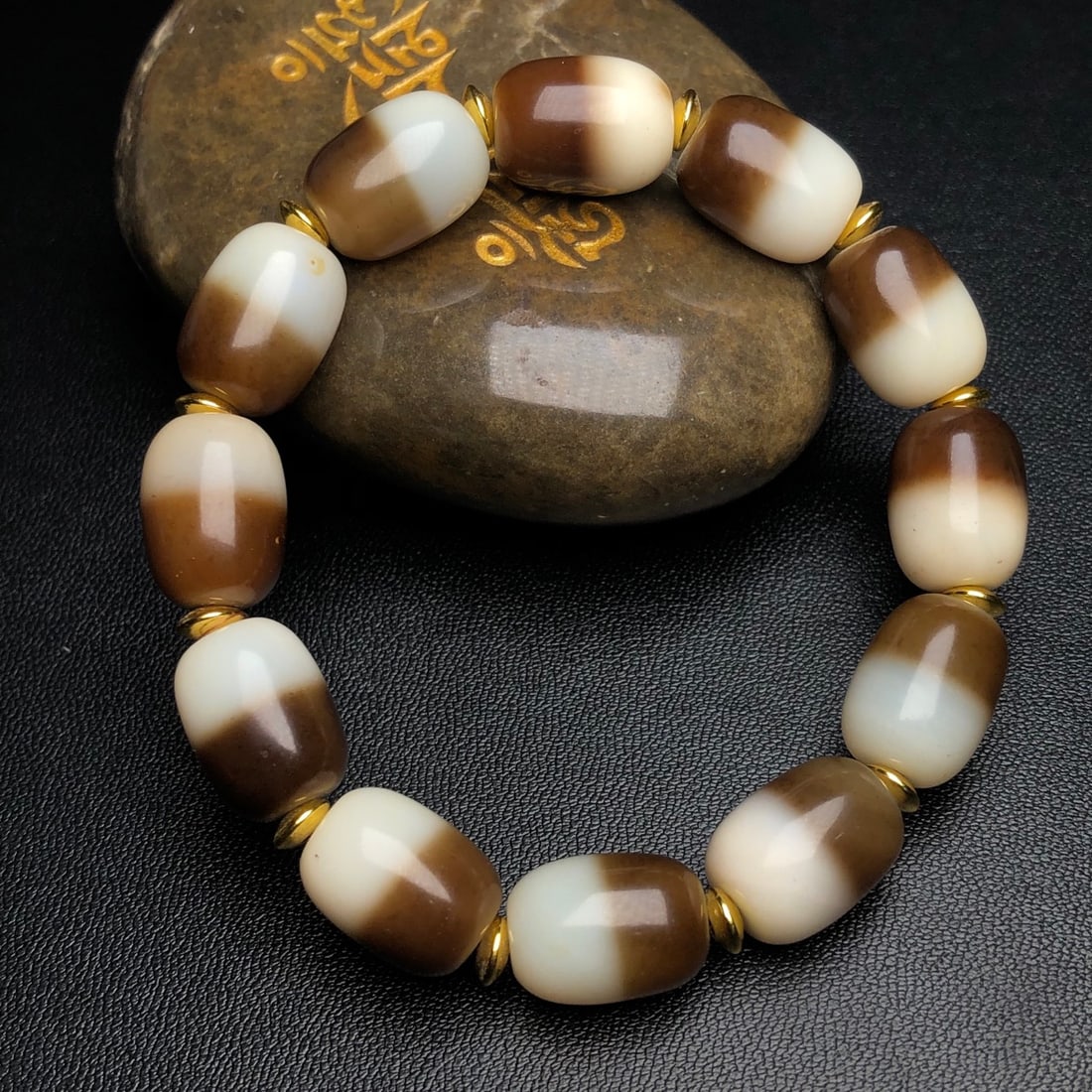 An Exquisite Dzi Bead Bracelets - 3