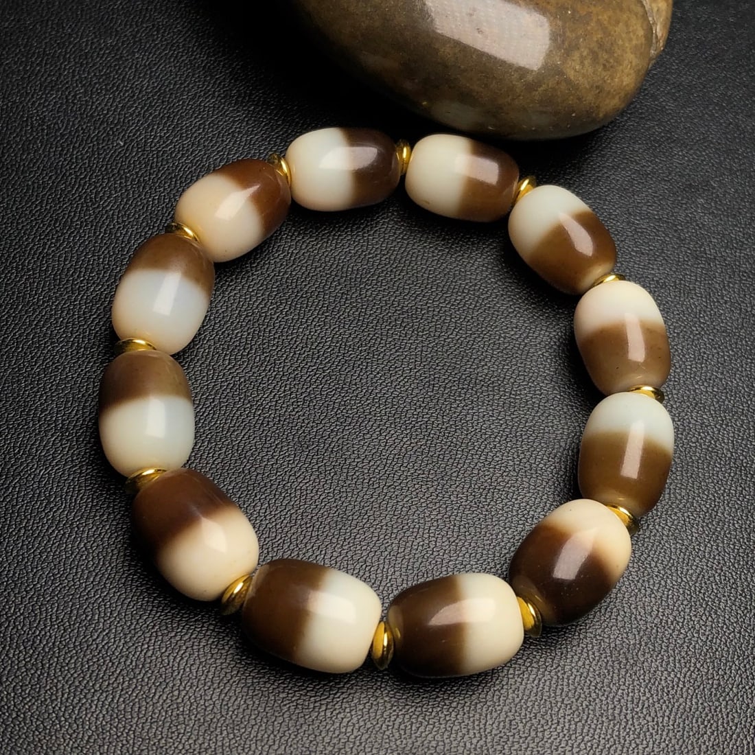 An Exquisite Dzi Bead Bracelets - 4