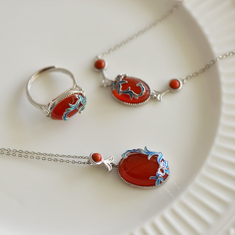 A Set of Fine Sterling Silver Inlaid Agate Jewelrys: A Set of Fine Sterling Silver Inlaid Agate Jewelrys 一套纯银镶玛瑙首饰