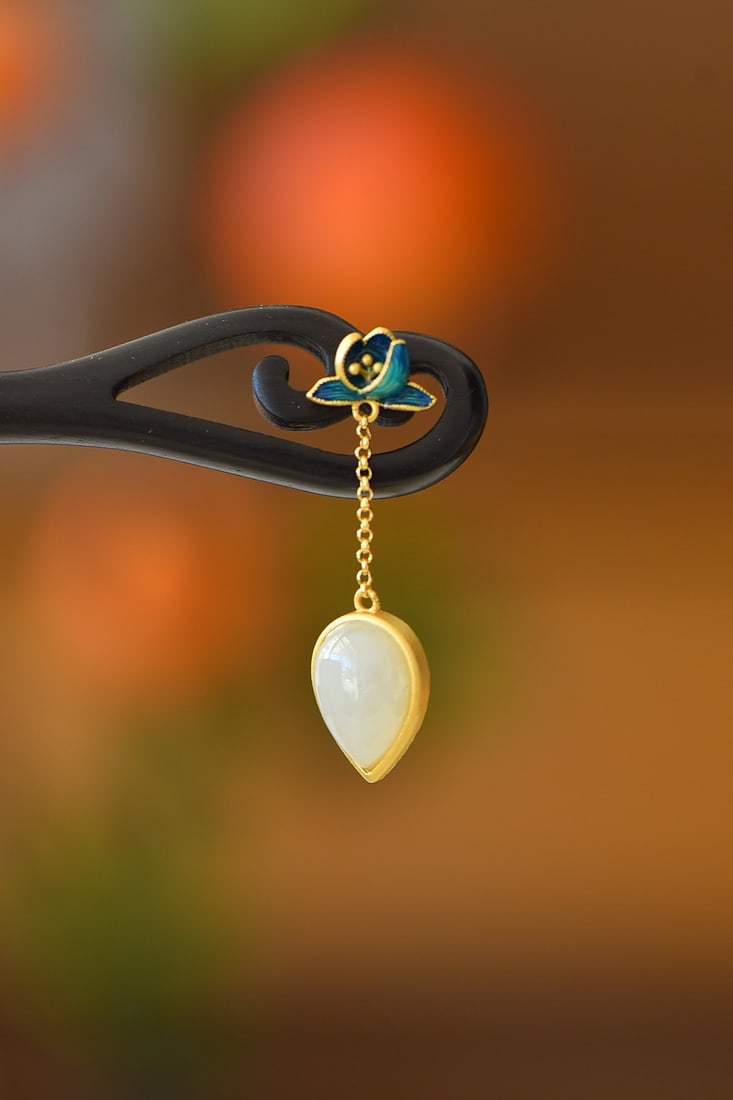 An Exquisite Sterling Silver-Gold Plated Inlaid White Jade Enamel Ebony Hairpin: An Exquisite Sterling Silver-Gold Plated Inlaid White Jade Enamel Ebony Hairpin 纯银镀金镶白玉珐琅黑檀木发簪