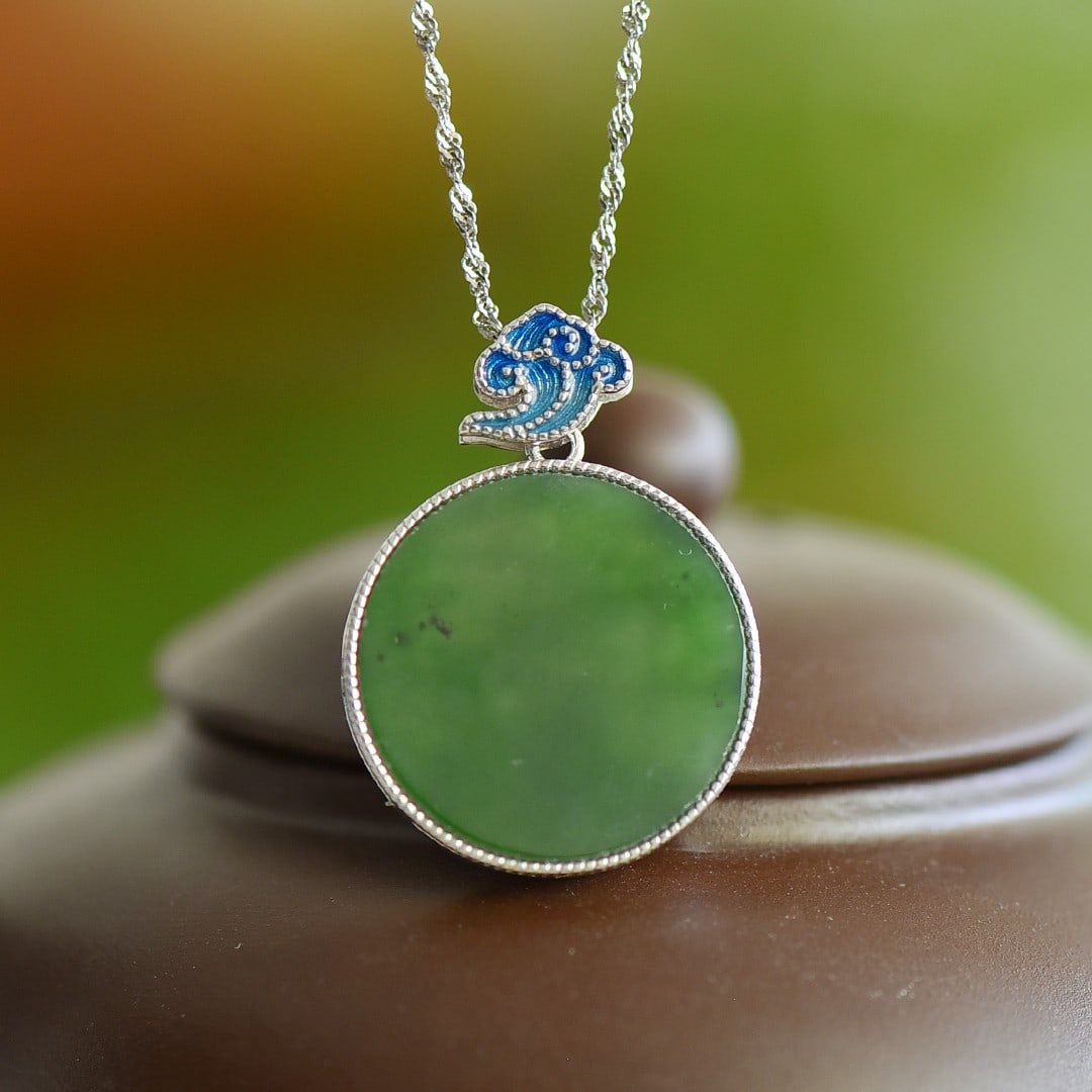An Exquisite Sterling Silver Inlaid Jasper Pendant: An Exquisite Sterling Silver Inlaid Jasper Pendant 纯银镶碧玉吊坠