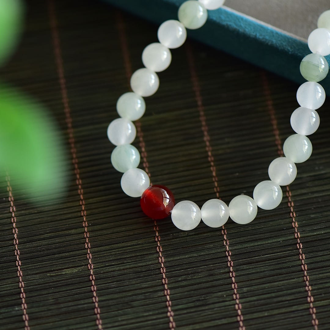 An Exquisite White Jade Necklace: An Exquisite White Jade Necklace,Size:8mm 白玉项链