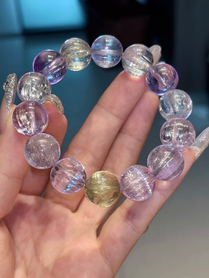 An Exquisite Crystal Bracelets - 2