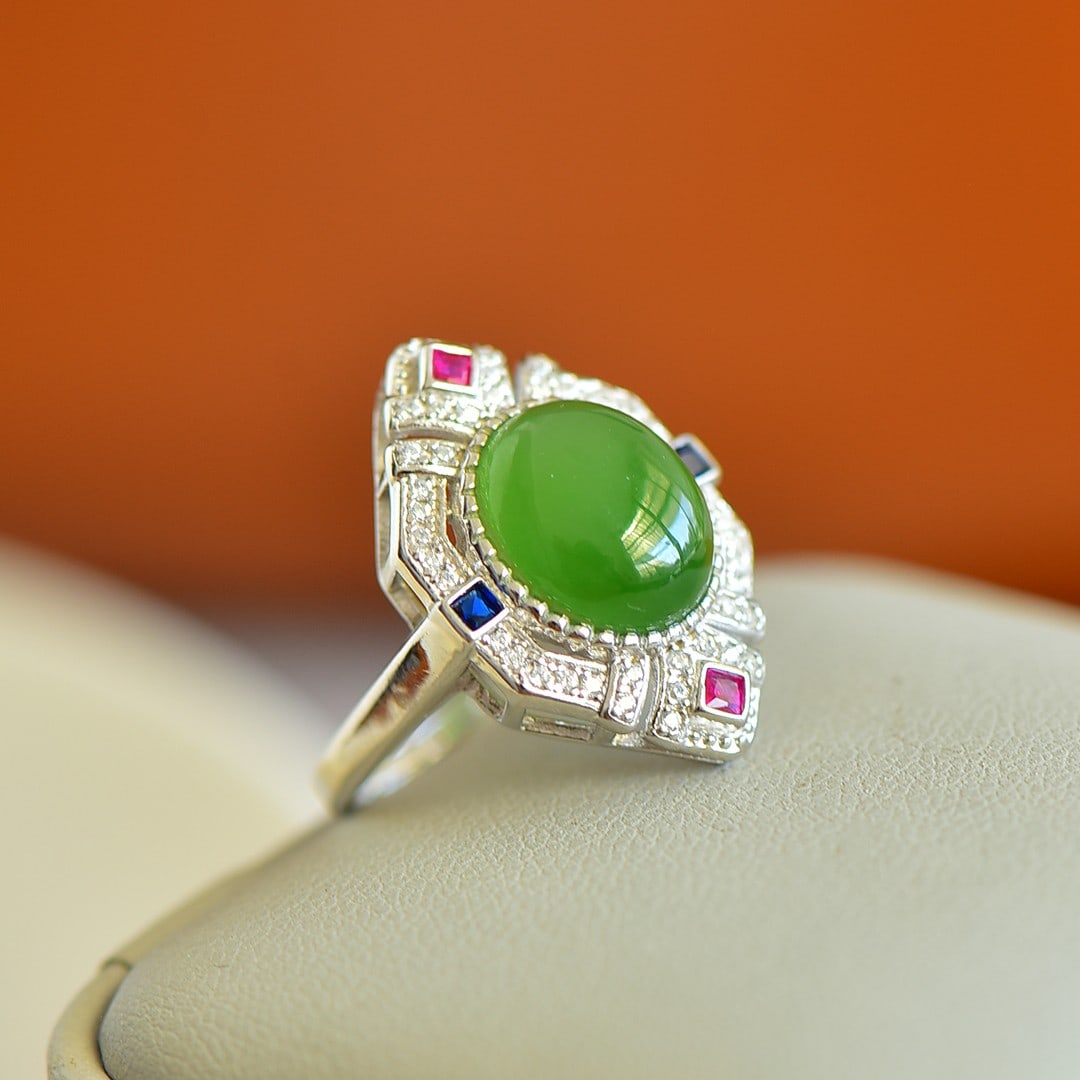 An Exquisite Sterling Silver Inlaid Jasper Ring,Inlaid Diamonds: An Exquisite Sterling Silver Inlaid Jasper Ring,Inlaid Diamonds,Size:10mmx12mm 纯银镶碧玉戒指,嵌钻石