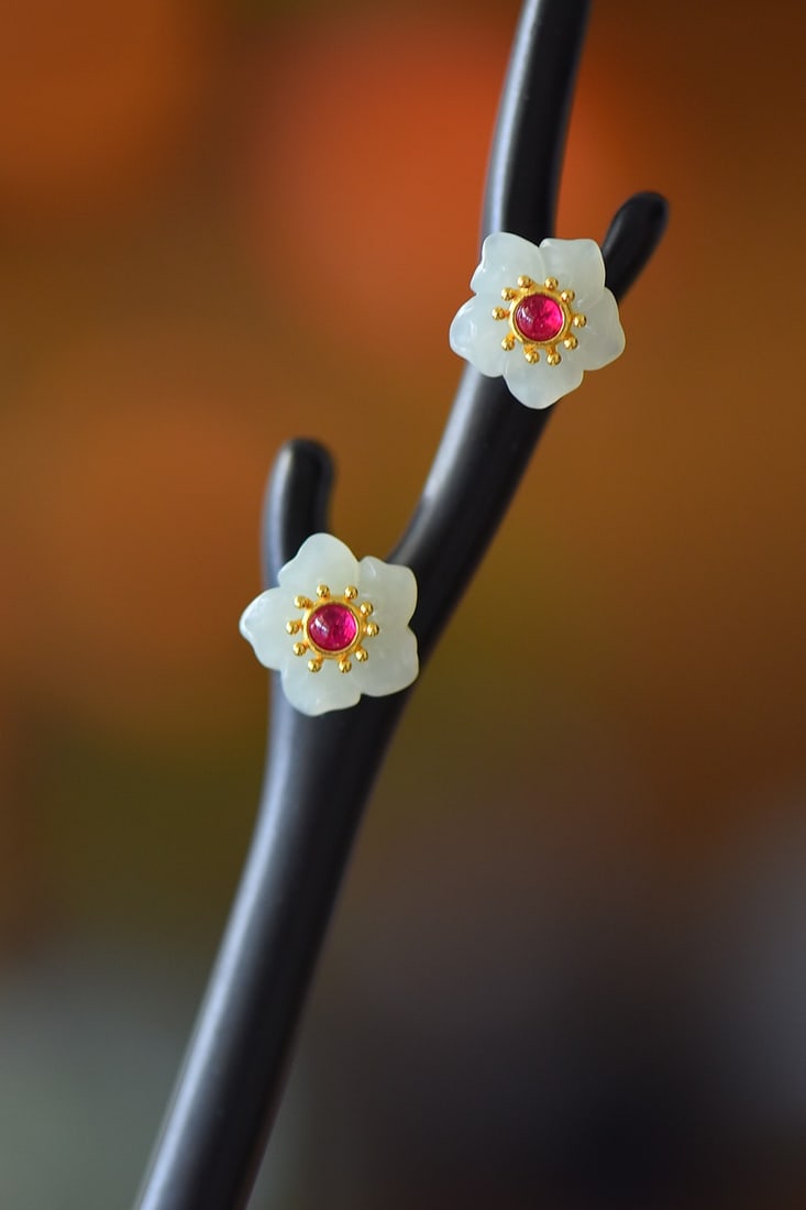 An Exquisite Sterling Silver-Gold Plated Inlaid White Jade Ebony Hairpin: An Exquisite Sterling Silver-Gold Plated Inlaid White Jade Ebony Hairpin 纯银镀金镶白玉黑檀木发簪