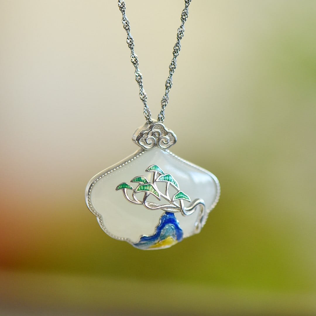 An Exquisite Sterling Silver Inlaid White Jade Pendant: An Exquisite Sterling Silver Inlaid White Jade Pendant,Size:18mmx23mm 纯银镶白玉吊坠