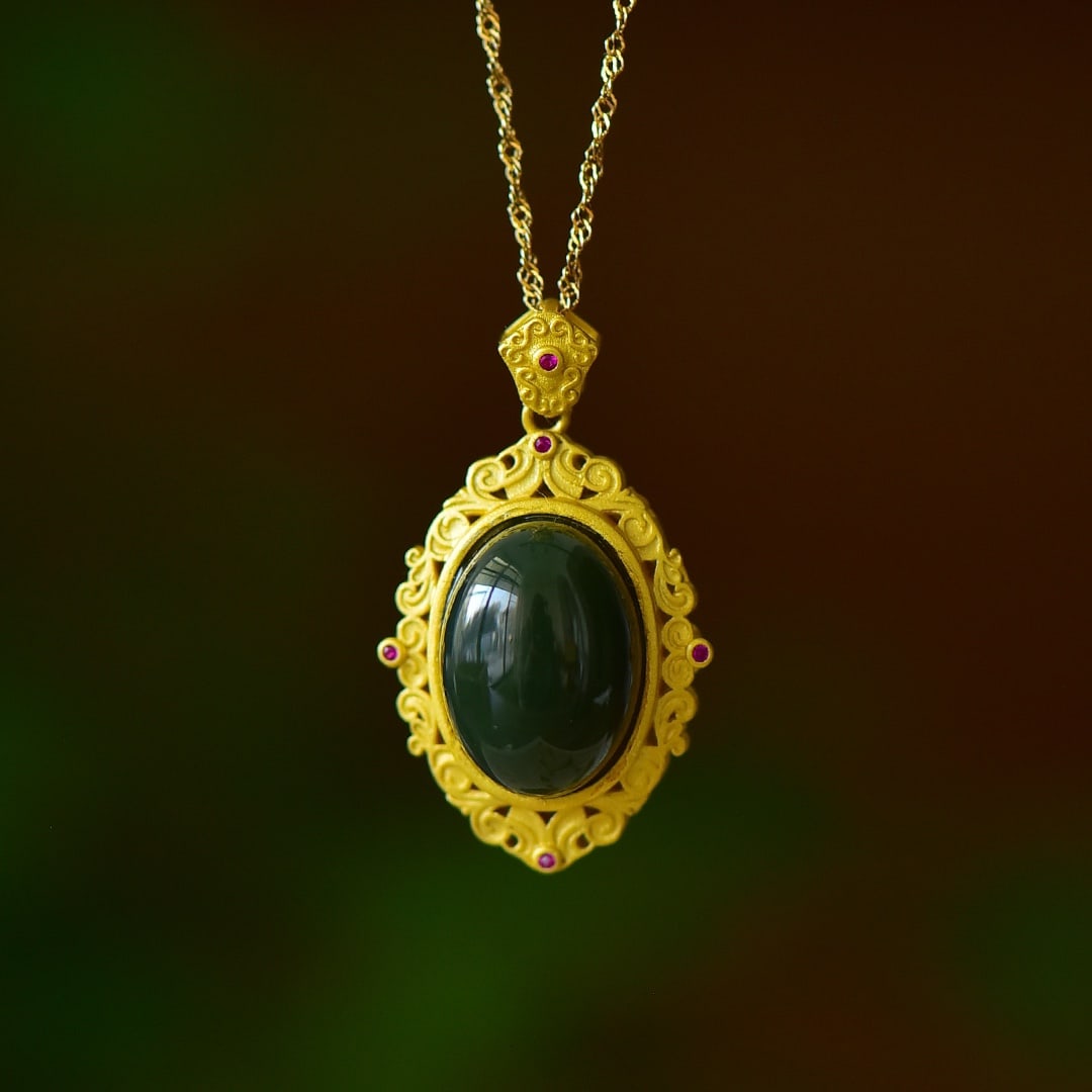 An Exquisite Sterling Silver-Gold Plated Inlaid Jasper Pendant: An Exquisite Sterling Silver-Gold Plated Inlaid Jasper Pendant, 纯银镀金镶碧玉吊坠