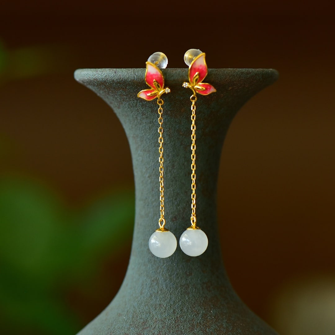 A Pair of Exquisite Sterling Silver-Gold Plated Inlaid White Jade Enamel Earrings: A Pair of Exquisite Sterling Silver-Gold Plated Inlaid White Jade Enamel Earrings,Size:8mmx8mm 一对纯银镀金镶白玉珐琅耳环