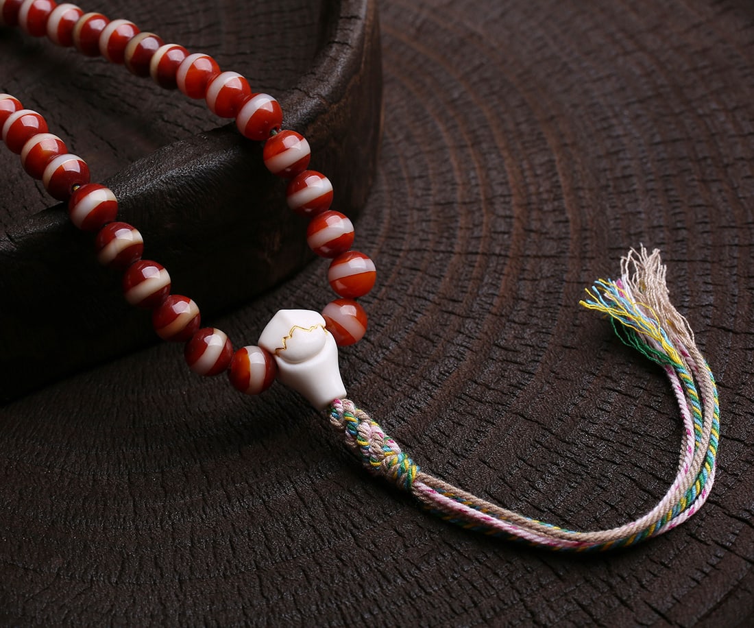 An Exquisite Agate Necklace - 5
