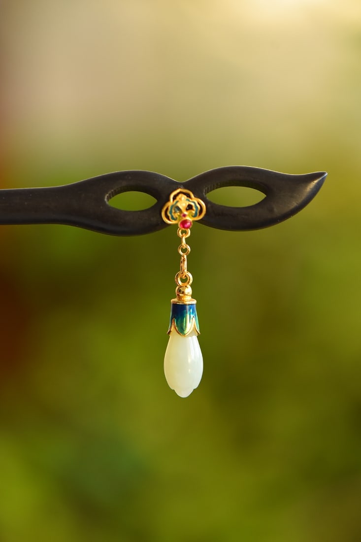 An Exquisite Sterling Silver-Gold Plated Inlaid White Jade Ebony Hairpin: An Exquisite Sterling Silver-Gold Plated Inlaid White Jade Ebony Hairpin, 纯银镀金镶白玉黑檀木发簪