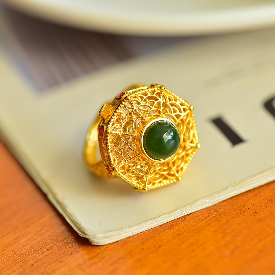 An Exquisite Sterling Silver-Gold Plated Inlaid Jasper Ring: An Exquisite Sterling Silver-Gold Plated Inlaid Jasper Ring,Size:8mmx8mm 纯银镀金镶碧玉戒指