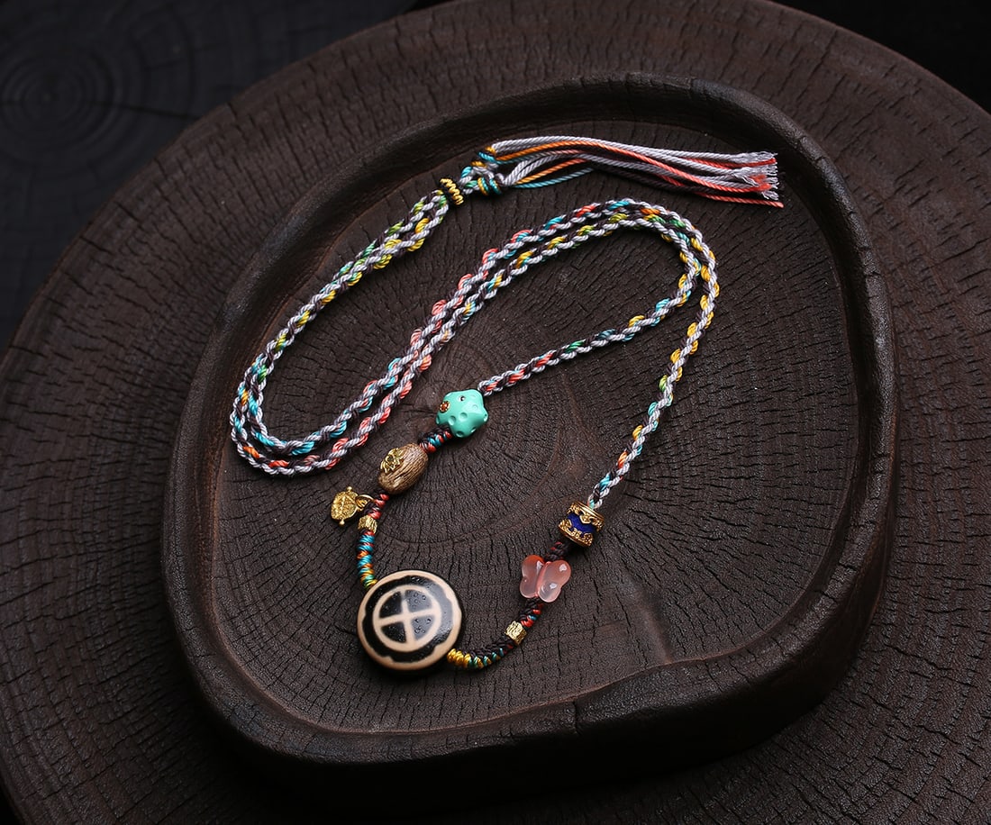 An Exquisite Dzi Bead Pendant: An Exquisite Dzi Bead Pendant,Size:24mmx11mm,Weight:18g 天珠挂件 寓意:可辟邪、招财、镇宅