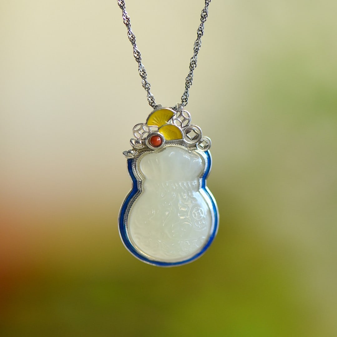 An Exquisite Sterling Silver Inlaid White Jade Pendant: An Exquisite Sterling Silver Inlaid White Jade Pendant,Size:7mmx9mm 纯银镶白玉吊坠