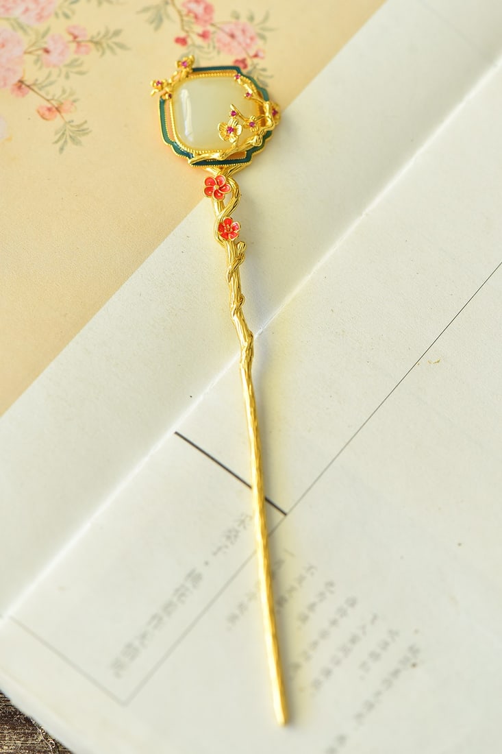 An Exquisite Sterling Silver-Gold Plated Inlaid White Jade Hairpin: An Exquisite Sterling Silver-Gold Plated Inlaid White Jade Hairpin,Size:18mmx18mm 纯银镀金镶白玉发簪