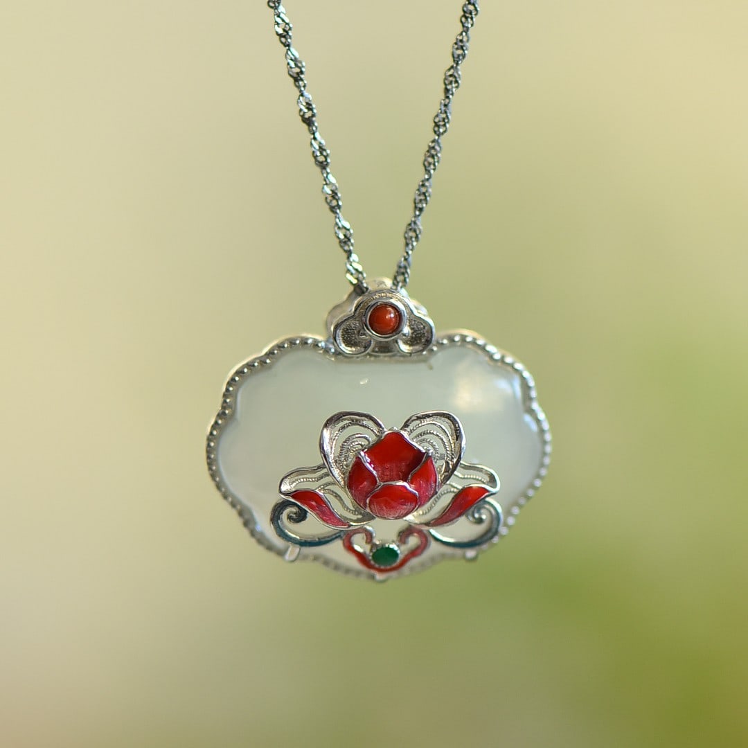 An Exquisite Sterling Silver Inlaid White Jade Pendant: An Exquisite Sterling Silver Inlaid White Jade Pendant,Size:17mmx24mm 纯银镶白玉吊坠