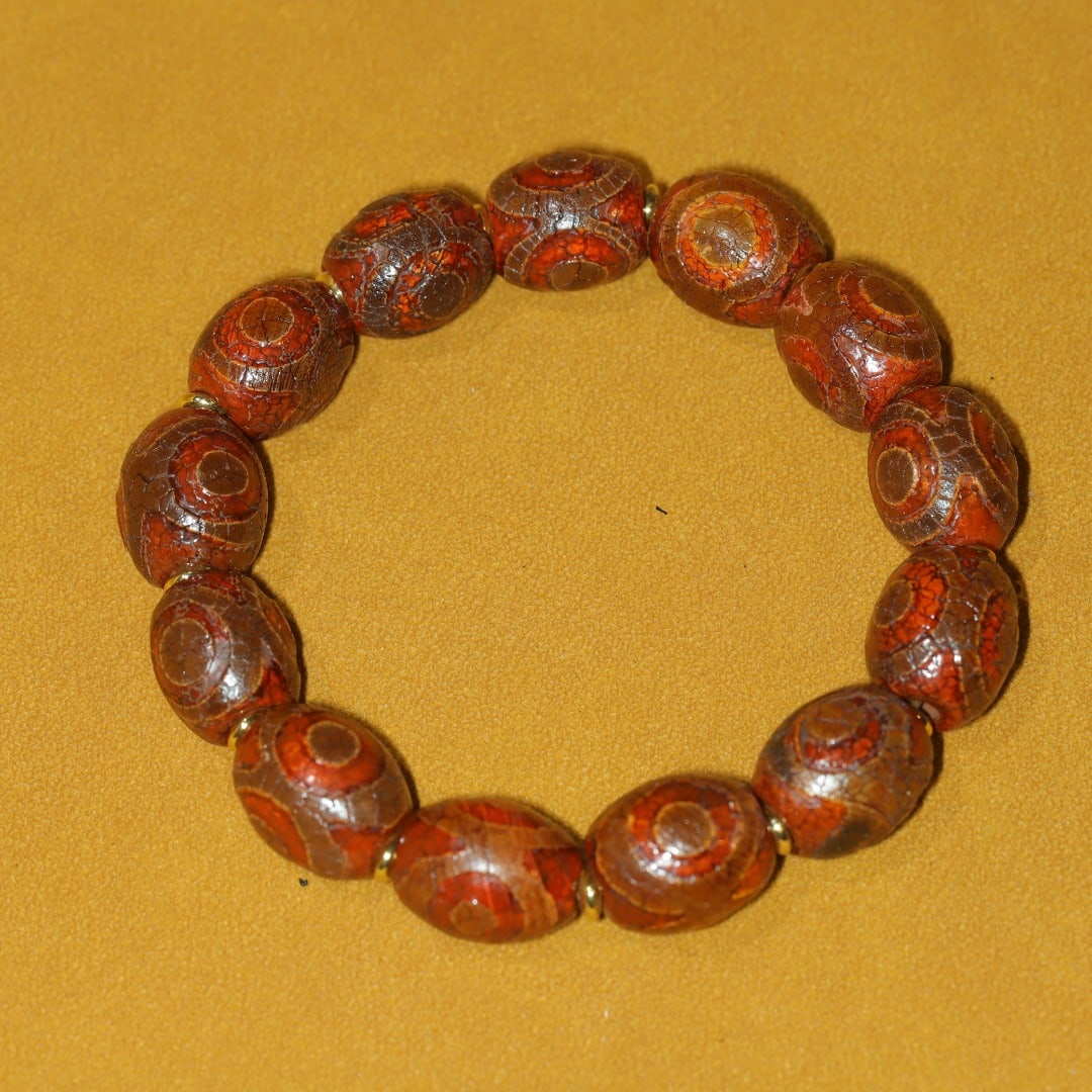 An Exquisite Three Eyes Dzi Bead Bracelets (1 of 9)