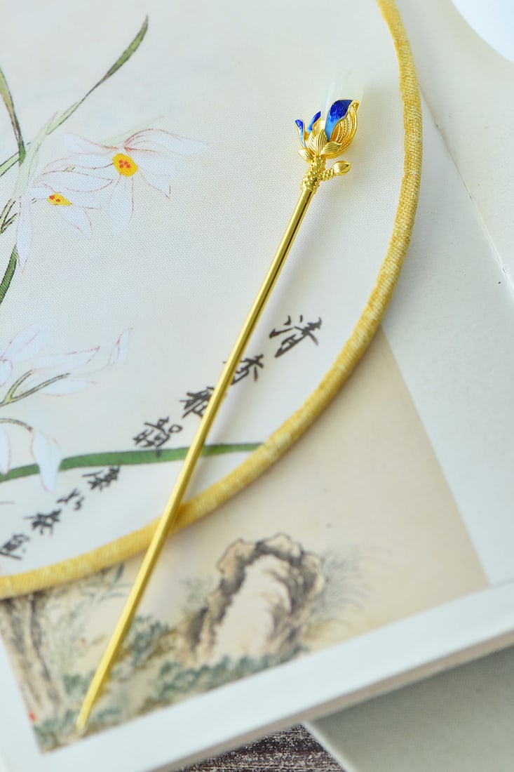 An Exquisite Sterling Silver-Gold Plated Inlaid White Jade Hairpin: An Exquisite Sterling Silver-Gold Plated Inlaid White Jade Hairpin,Size:8mmx19mm 纯银镀金镶白玉发簪
