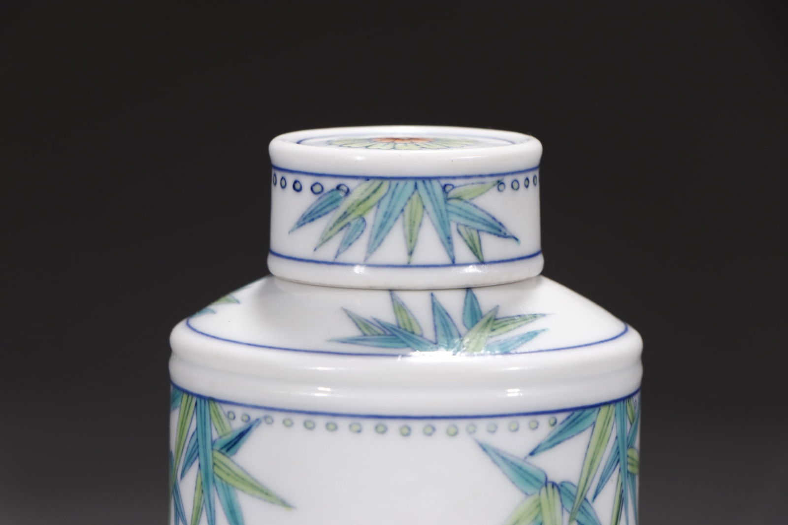 An Exquisite Doucai Bamboo Pattern Tea Caddy - 2