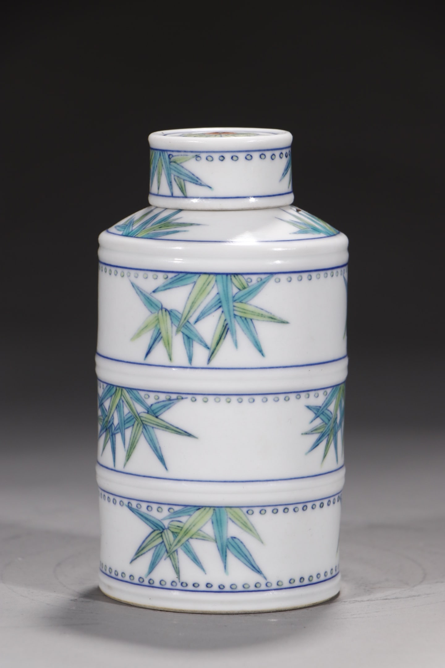 An Exquisite Doucai Bamboo Pattern Tea Caddy - 5