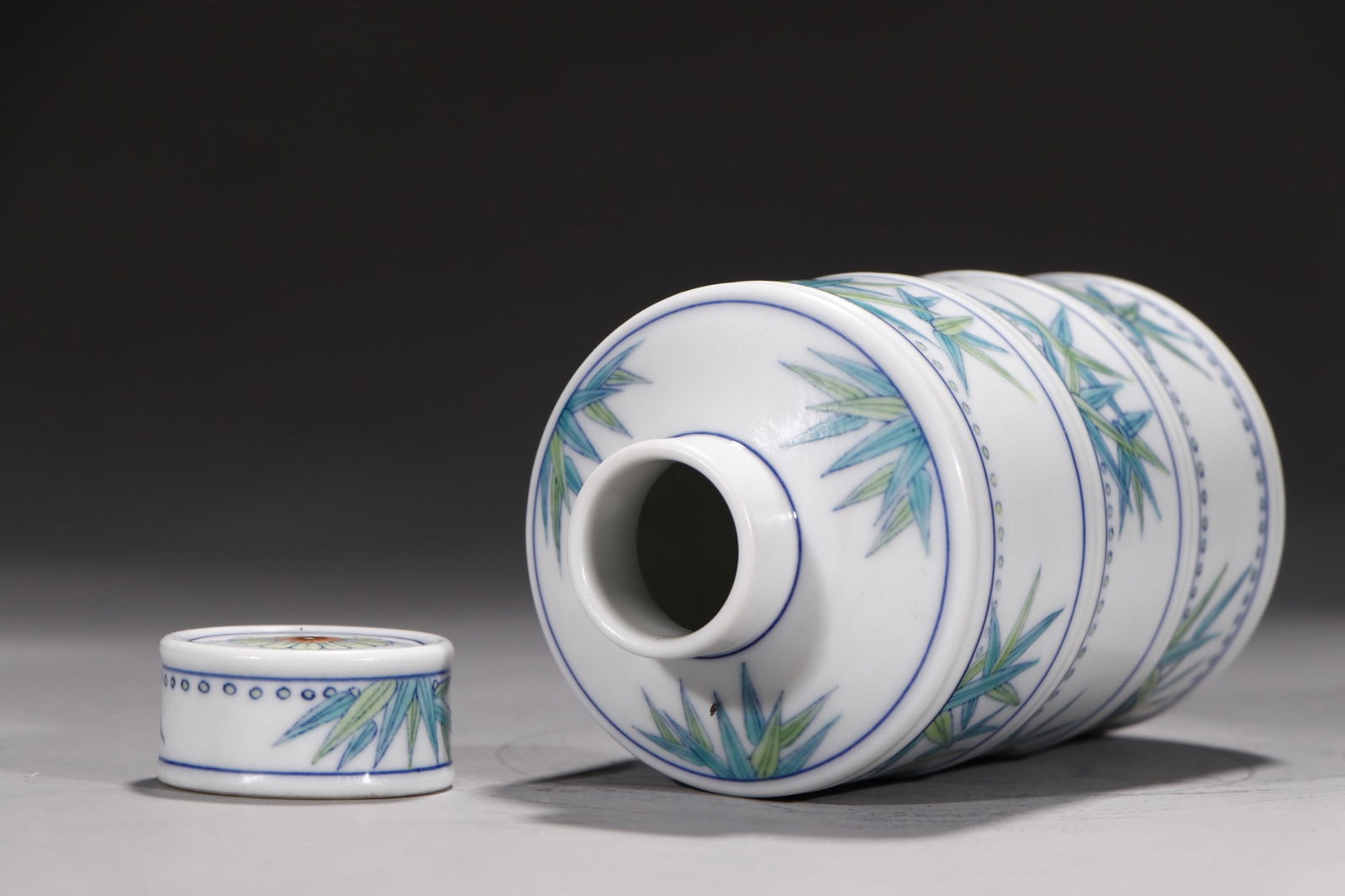An Exquisite Doucai Bamboo Pattern Tea Caddy - 7
