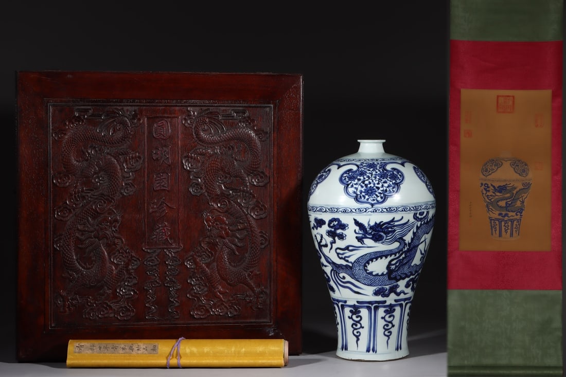 A Huge Blue and White Auspicious Cloud and Dragon Pattern Vase,with Chinese Vertical Scroll Ink: A Huge Blue and White Auspicious Cloud and Dragon Pattern Vase,with Chinese Vertical Scroll Ink Painting on Silk,Yuan Dynasty,China,Size:16.9inx9.4in,(Silk)22.4inx12.8in 青花祥ߛ