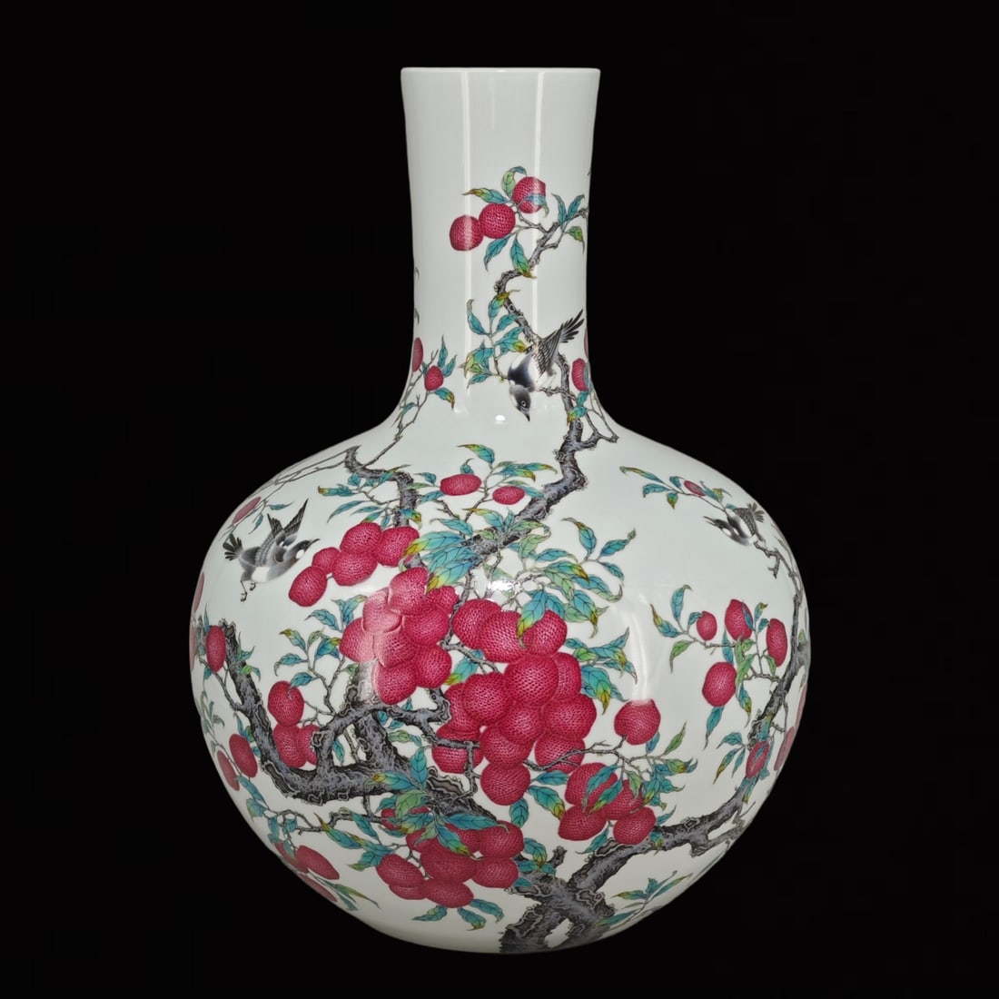An Exquisite Enamel Litchi Pattern Vase (1 of 9)