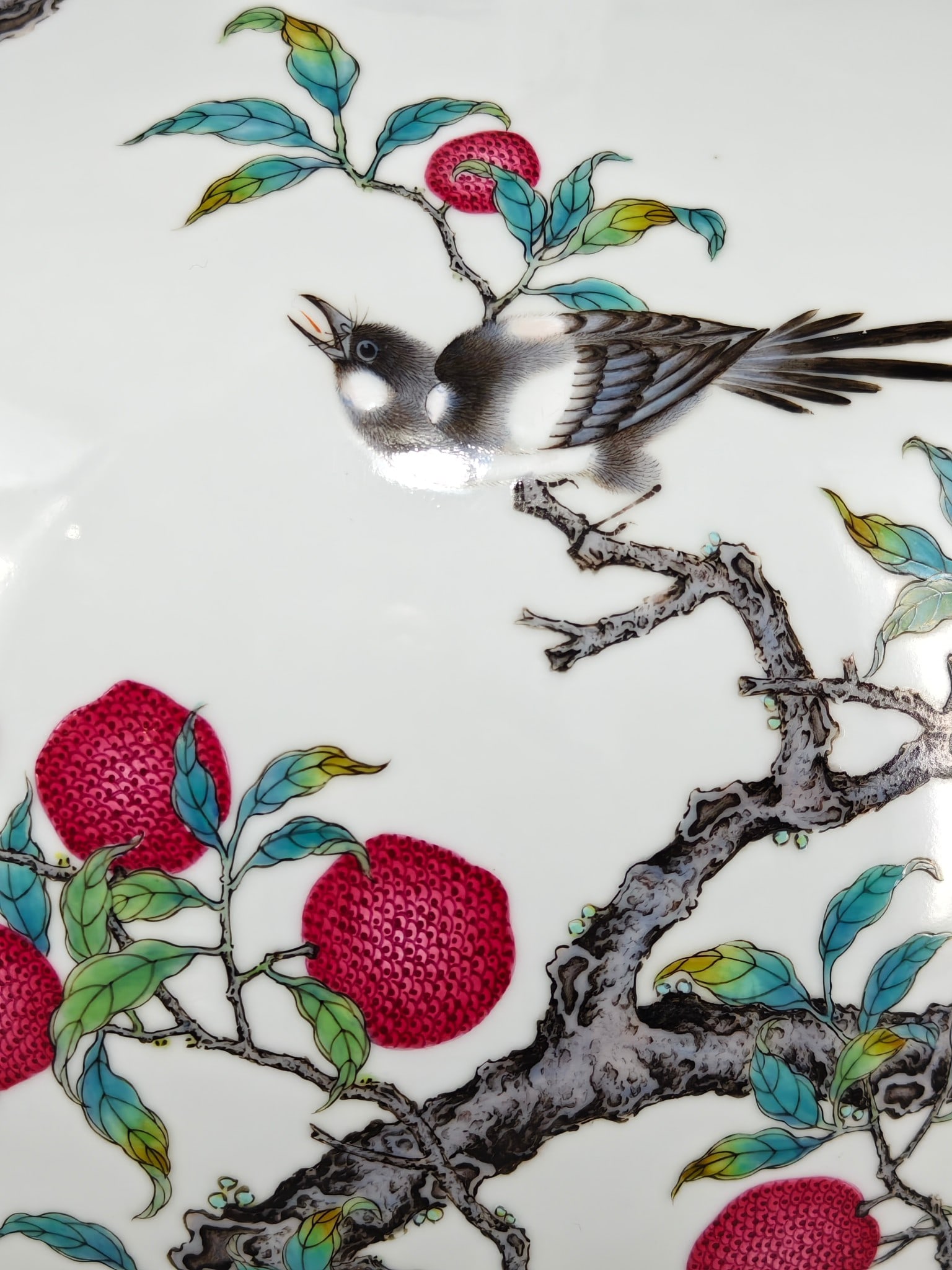 An Exquisite Enamel Litchi Pattern Vase - 7