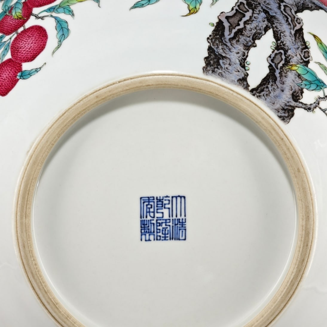 An Exquisite Enamel Litchi Pattern Vase - 9