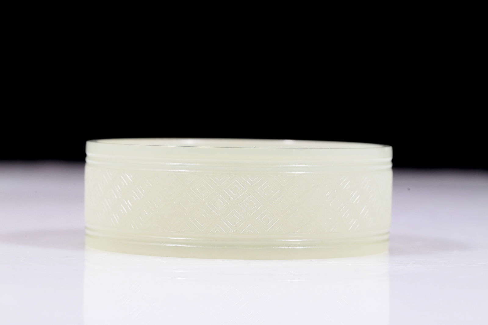 An exquisite white jade flower pattern box (1 of 5)