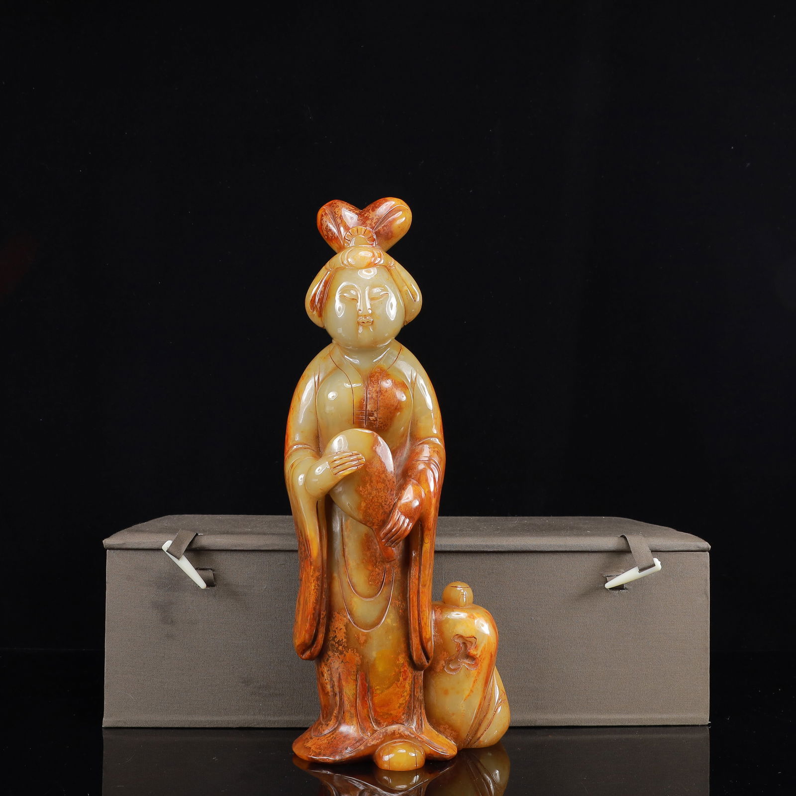 An Exquisite White Jade Figure Ornament: An Exquisite White Jade Figure Ornament,Qing Dynasty,China,Size:5.5inx3.1inx14.2in,Weight:4269g 白玉人物摆件,中国清代