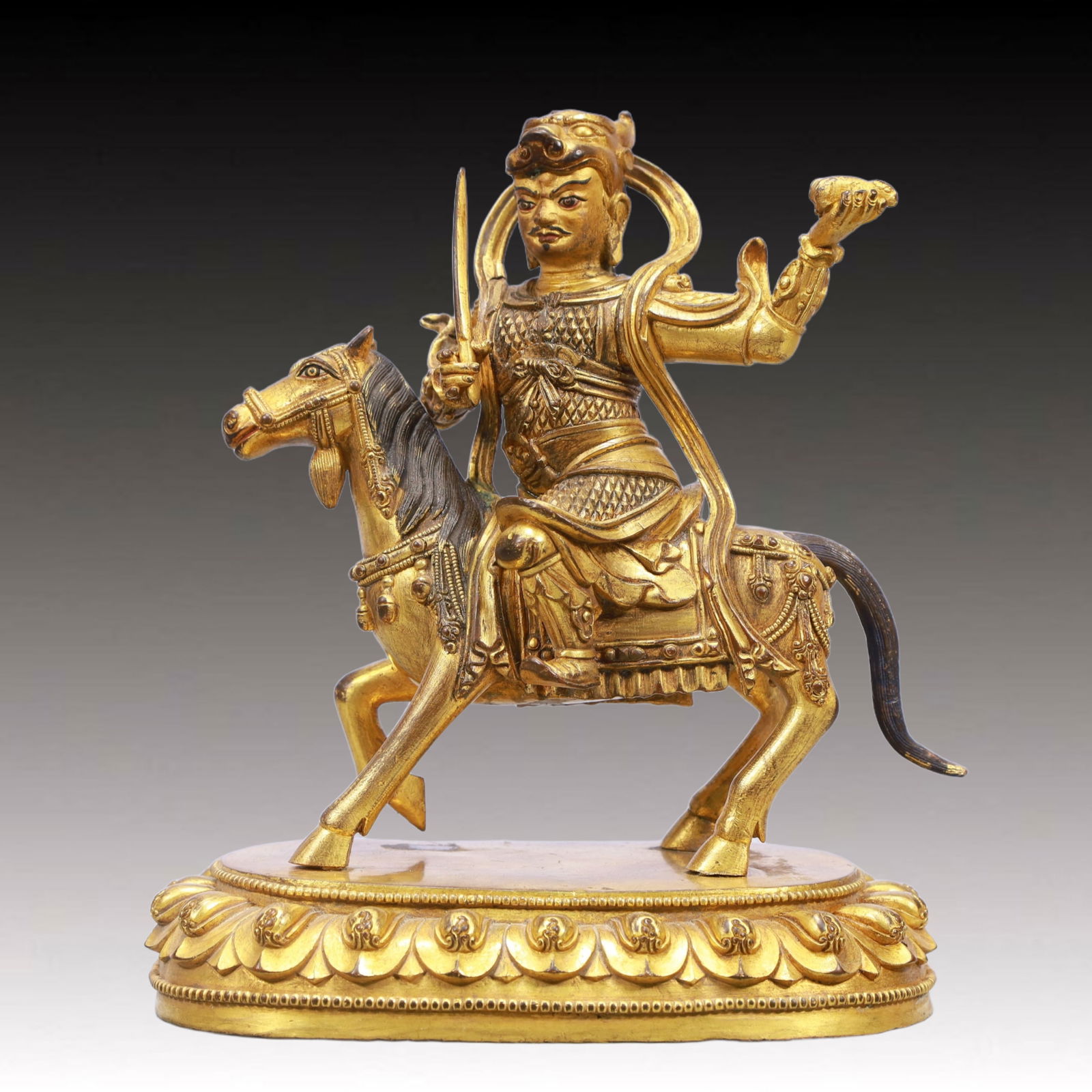 A Solemn Gilt Bronze Figure Ornament: A Solemn Gilt Bronze Figure Ornament,Ming Dynasty, China,Size:7.3inx4.5inx8.7in Weight:3750g 铜鎏金人物摆件,中国明代