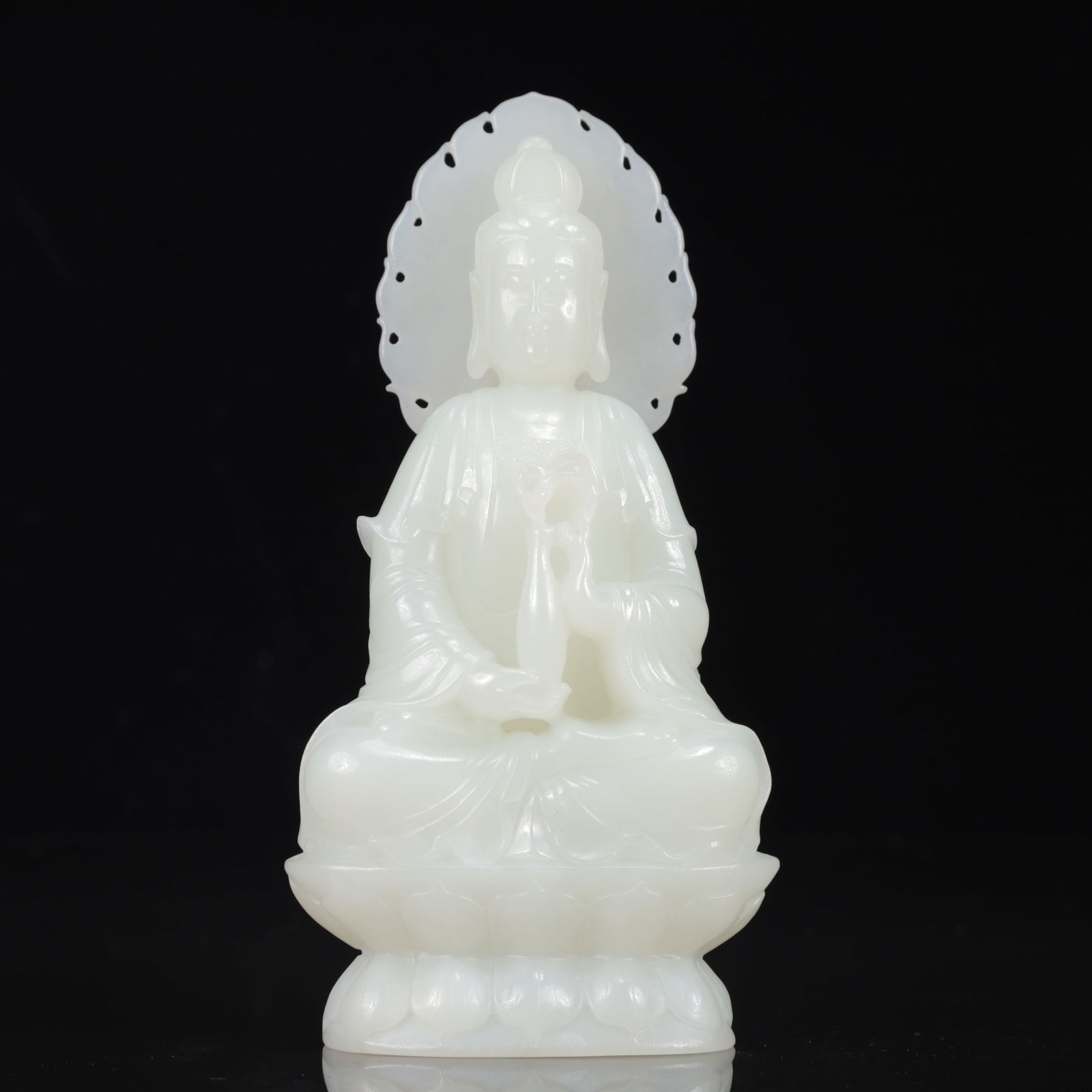An Exquisite White Jade Statue of Avalokitesvara (1 of 14)