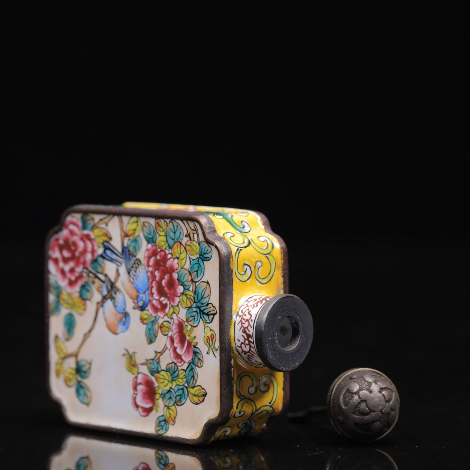 An Exquisite Painted Enamel Flower Pattern Snuff Bottle - 5
