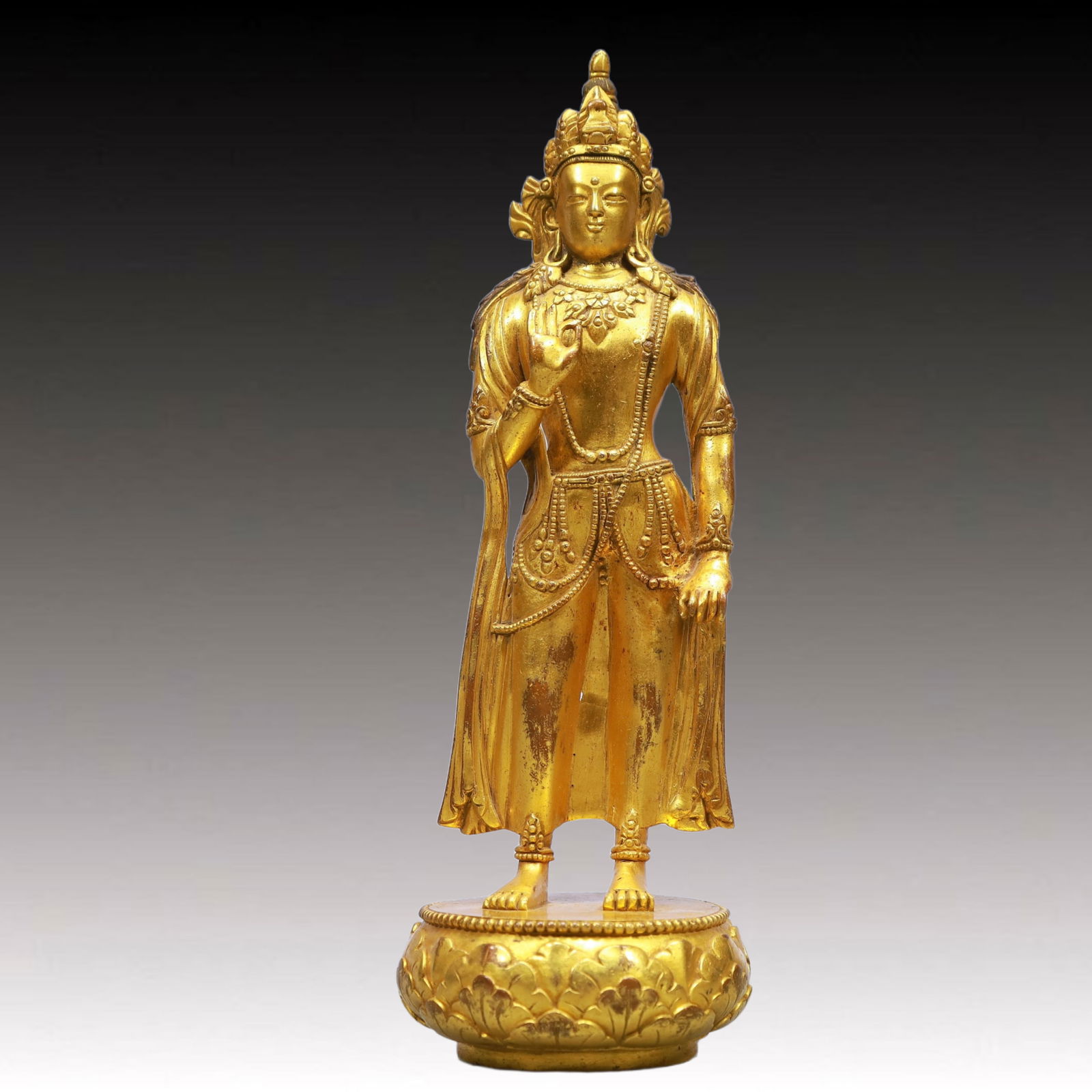 A Solemn Gilt Bronze Statue of Avalokitesvara: A Solemn Gilt Bronze Statue of Avalokitesvara,Qing Dynasty, China,Size:2.8inx8.1in,Weight:750g 铜鎏金观音像,中国清代