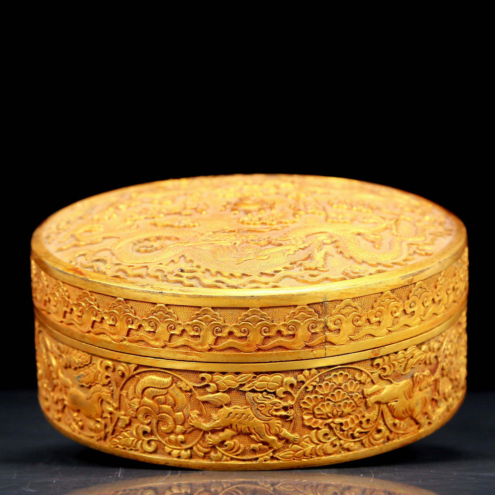 An exquisite gilt bronze box with auspicious animal patterns: An exquisite gilt bronze box with auspicious animal patterns, Qing Dynasty, China. The surface has been carefully carved, vividly demonstrating the superb skills of the craftsmen. It has its own uniqu