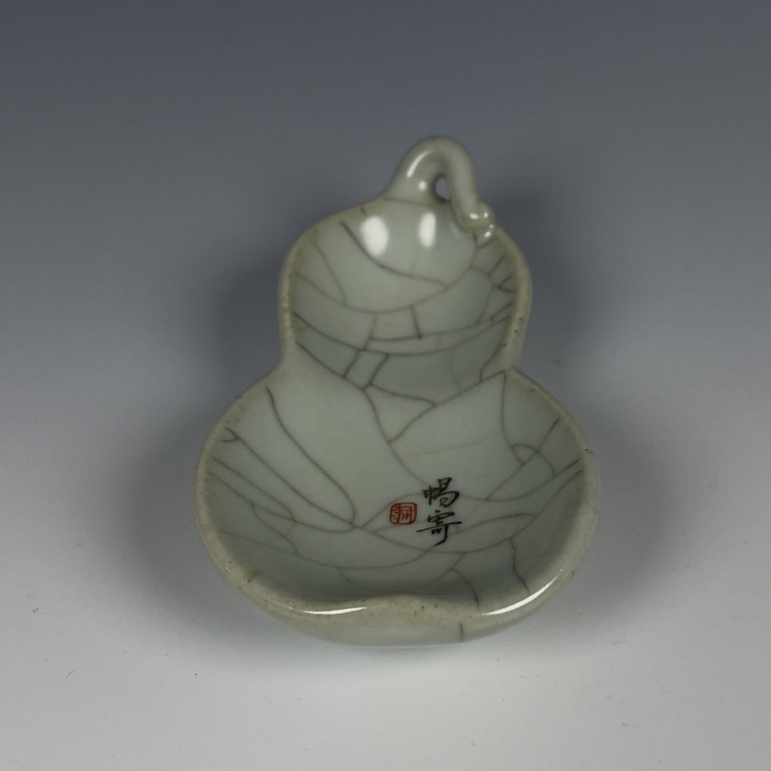 An Exquisite Guan yao Gourd-Shaped Brush Washer: An Exquisite Guan yao Gourd-Shaped Brush Washer,Qing Dynasty,China,Yongzheng Four-character Mark,Size:0.8inx3.9inx2.4in 官窑葫芦形笔洗,中国清