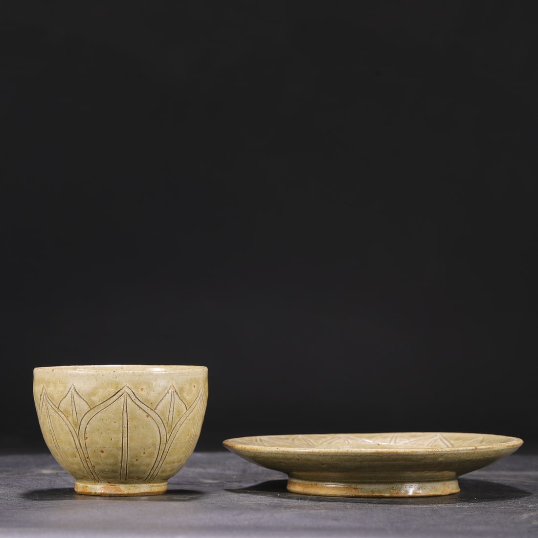 An Exquisite Celadon Flower Pattern Cup ,with Plate - 3