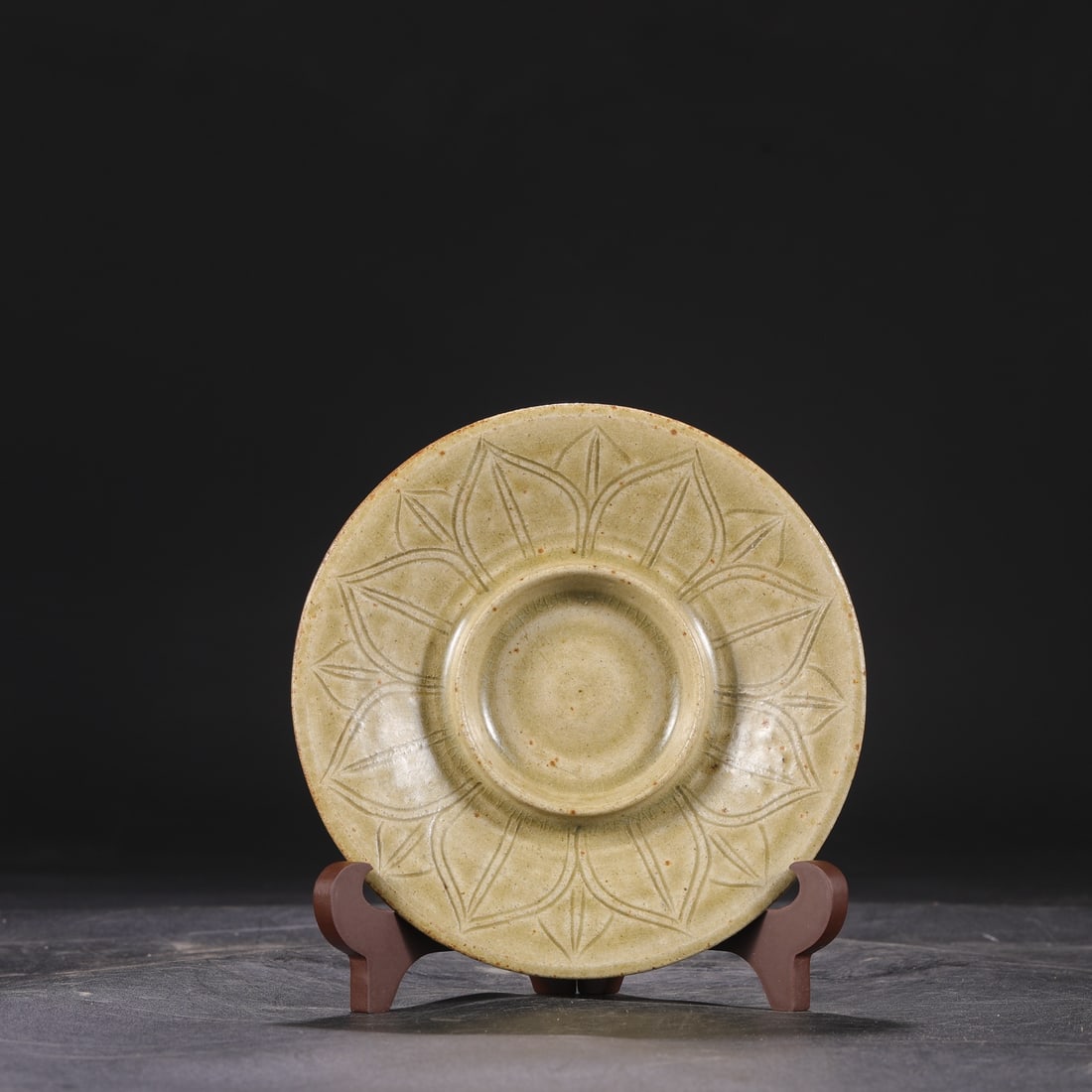 An Exquisite Celadon Flower Pattern Cup ,with Plate - 4