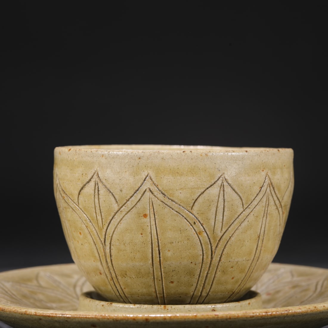 An Exquisite Celadon Flower Pattern Cup ,with Plate - 8