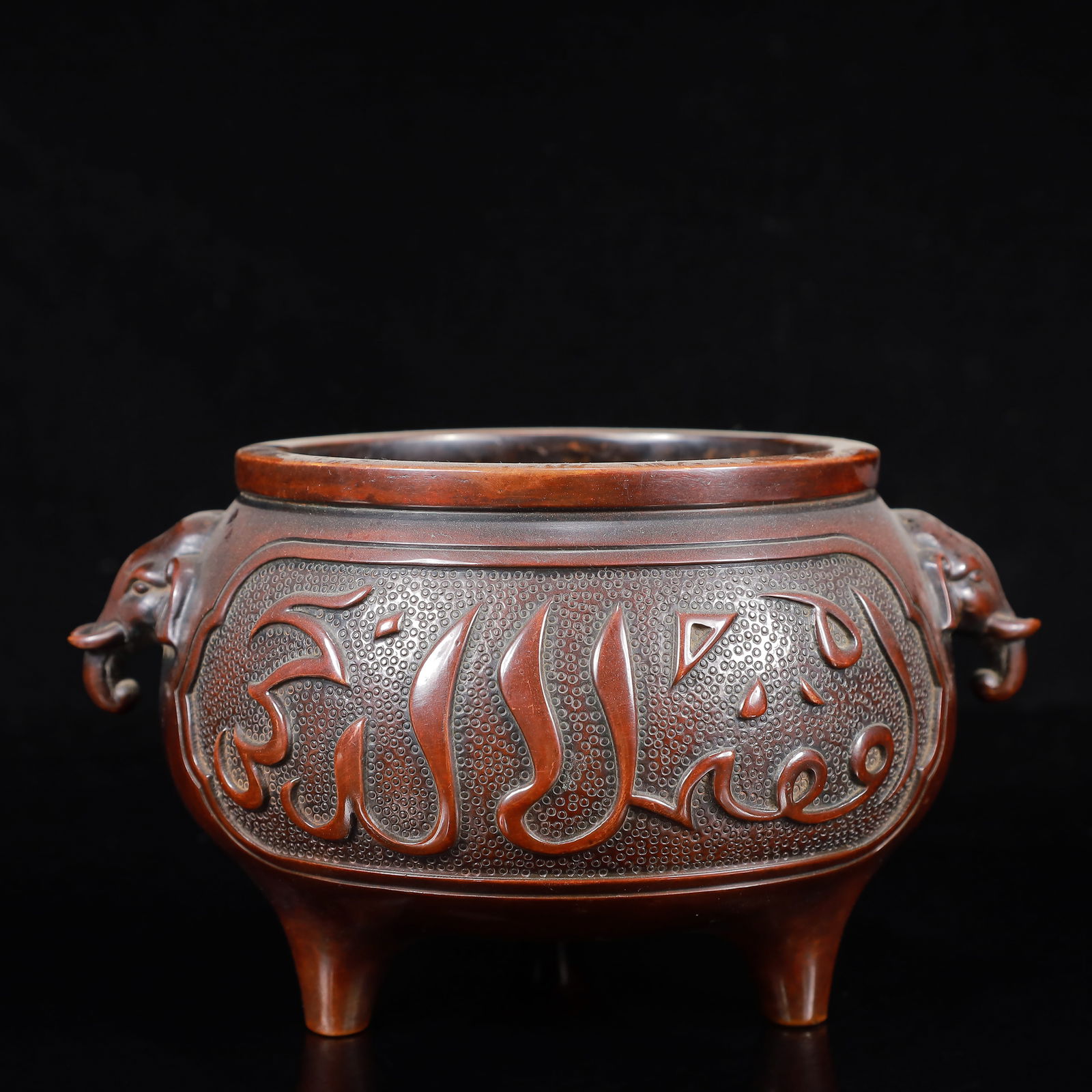 A Rare Bronze Elephant-Ears Tripod Censer: A Rare Bronze Elephant-Ears Tripod Censer,Ming Dynasty,China,With Mark,Size:7.5inx5.5inx4.3in,Weight:2300g 铜象耳三足香炉,中国明代,