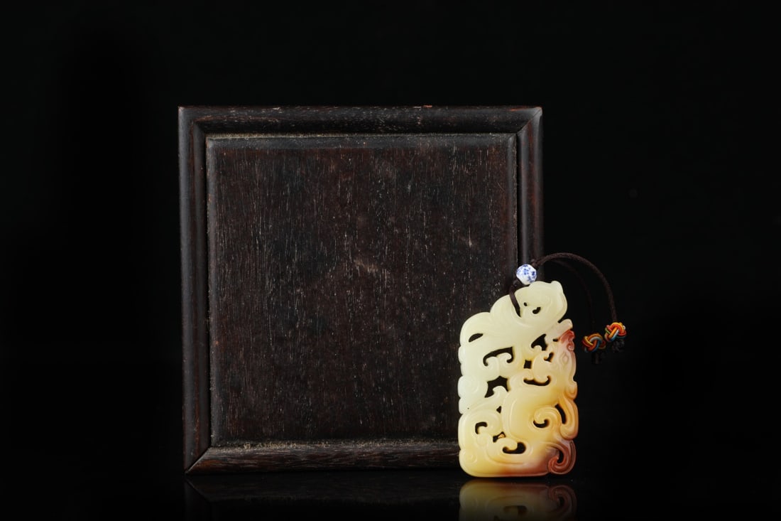 An Exquisite Shoushan Stone Chi-Dragon Pattern Pendant (1 of 9)